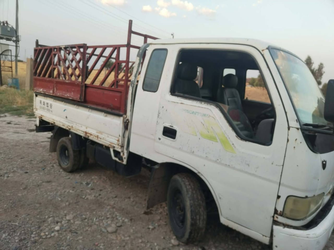 السلام عليكم
فونتيرة 6 جنكال موديل 2000 محرك بشرط كير عل 3 يفلت  رقم انكليزي جديد بسمي  سعره 67 وبيه مجال مكاني موصل بازوايا 
***********
***********
