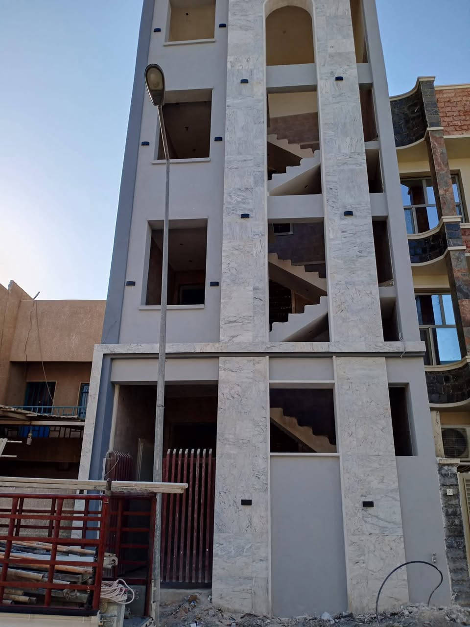 كادر ابو ياسر 
لتغليف الواجهات الخارجيه بالمرمر والحجر والفوم التركي وعمل جميع الديكورات الواجهات حسب الطلب 
***********
