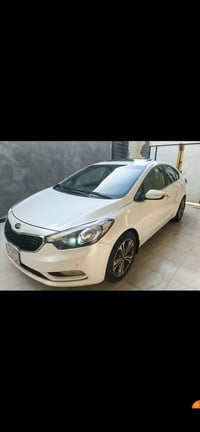 على عشاق سيراتو الجديد موديل 14 مكفوله من الضربه والتبديل والفتح سياره...