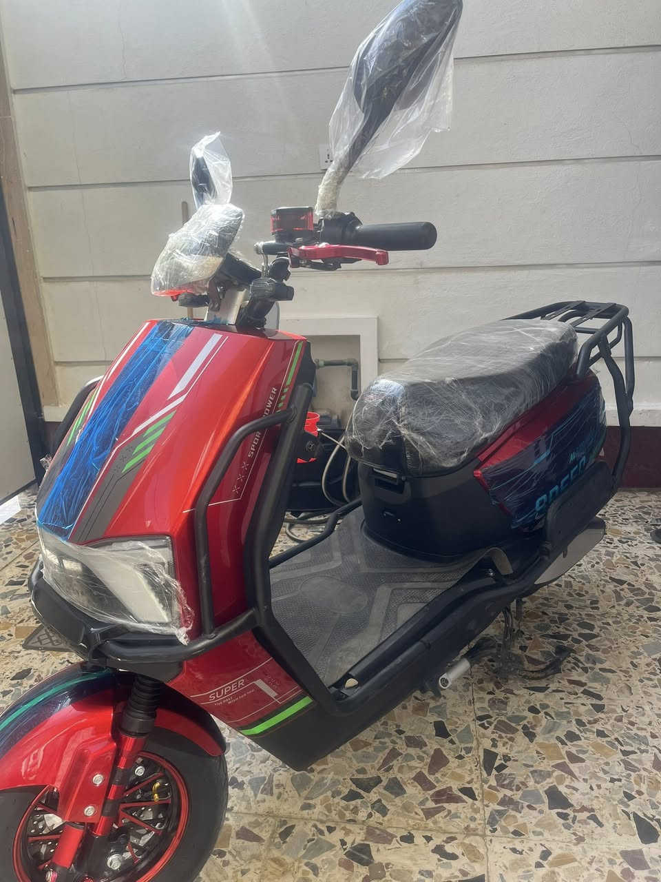 السلام عليكم ماطور شحن للبيع موديل 25 ماطور لعده جديد مدرع بل كامل نوع اخوين اربع سرع سرعته 99 نضام بك رجوع الى خلف دبل اشاره اشاير تثبيت سرعه كله كامل مكمل 6 بطاريات كبار شرط تفحص يلا تاخذه وين متريد افحص سعره 550 بي مجال عنوان رمادي تأميم اتاصل على رقم ***********
