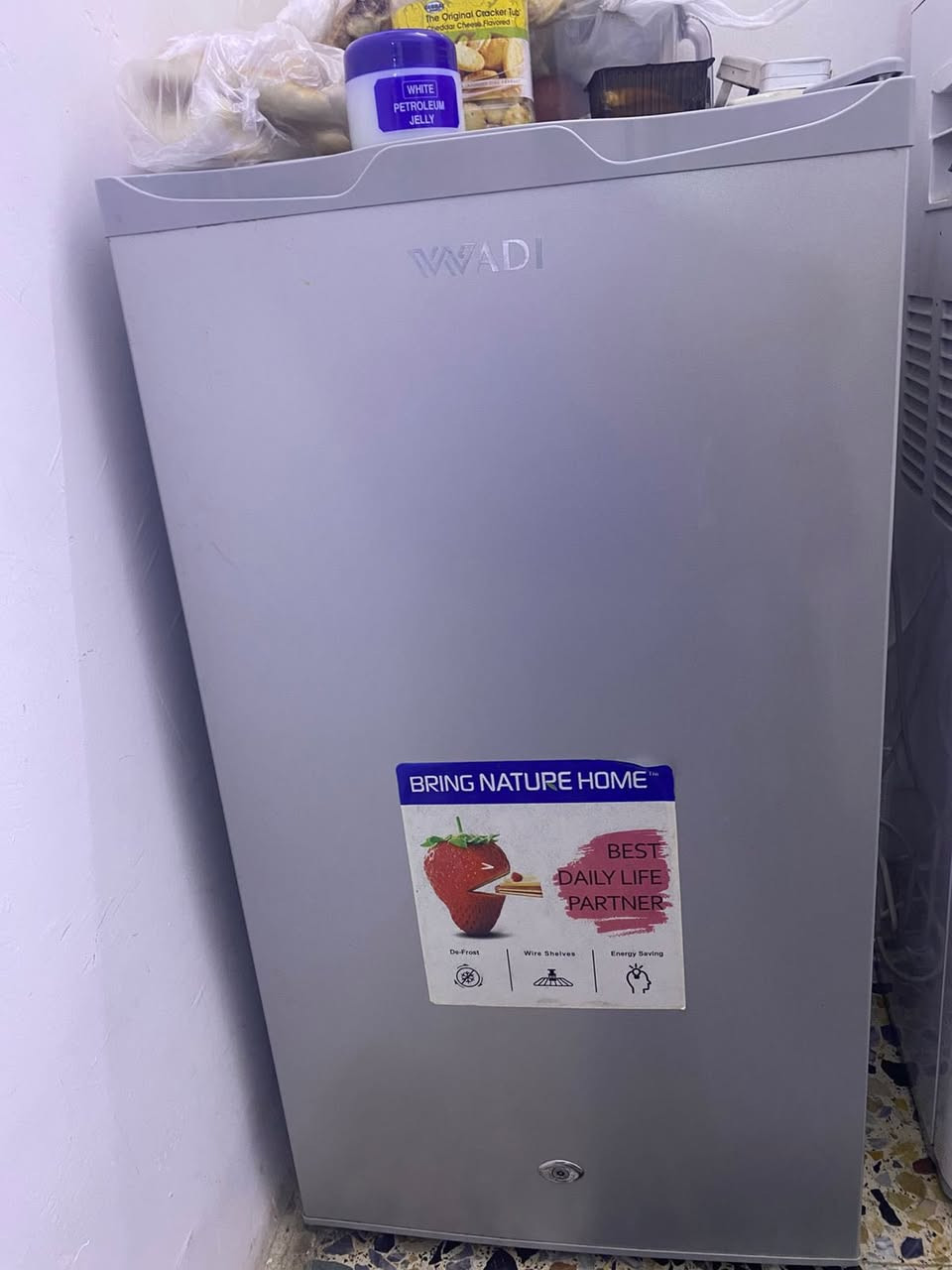 ثلاجه خمسه قدم اخت الجديدهب90وبيها مجال للاستفسار واتساب ***********

