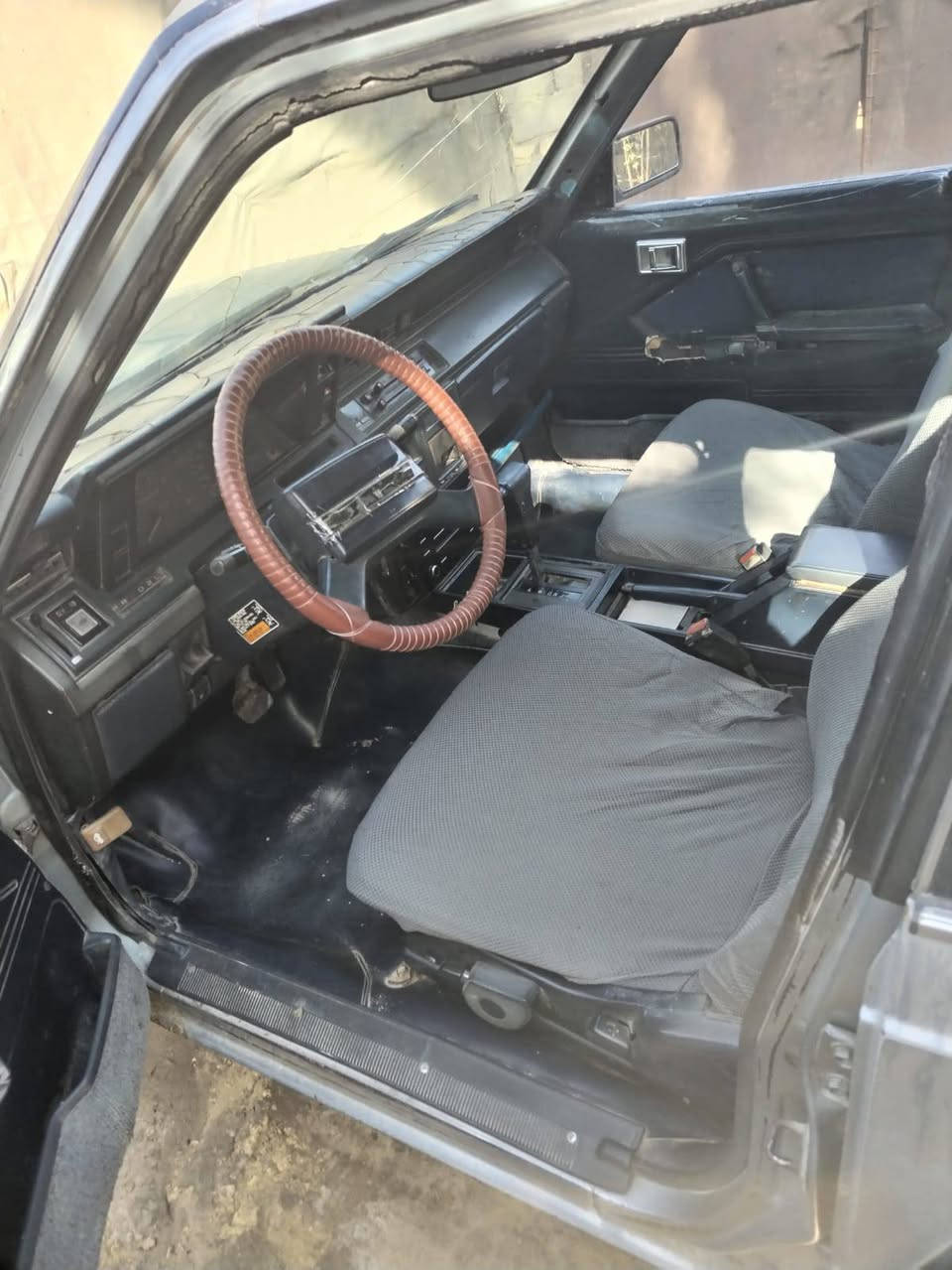 للبيع سيارة باسمي  ب 35 ألف  ، رقم الهاتف  ***********

