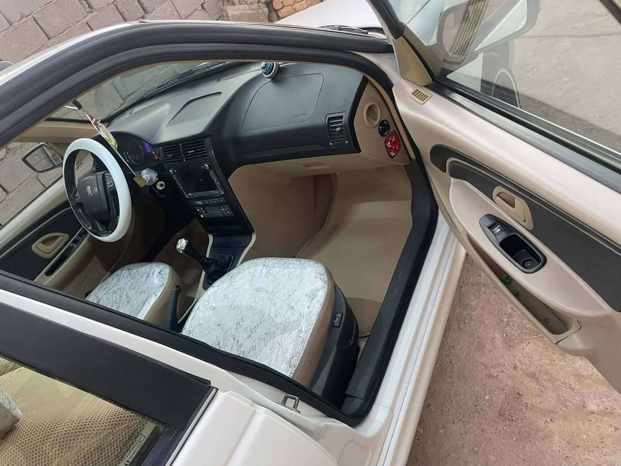 السلام عليكم بيجو بارص موديل 23 ابيض محجوزه سياره كفاله عده الجاملغ الخلفي بي بارد كد شبر يم قبق البانزين السيارة كله على البلاد تخم تاير جديد دوشمه ارضيه وكشنات وجنطه صدر امامي خلفي جديد رقم بغداد شرط وكاله السياره ماشيه 73 مكاني واسط السعر 75رقمي  ***********
