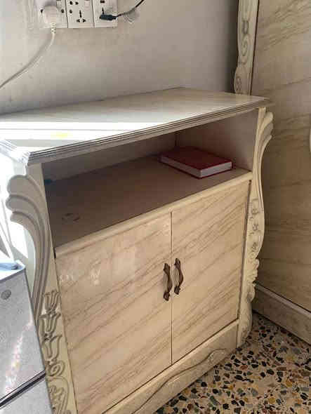 ⁉️غرفة للبيع كلشي ما بيها بس شد بة ٥٠٠ 🚧 تواصل ***********
