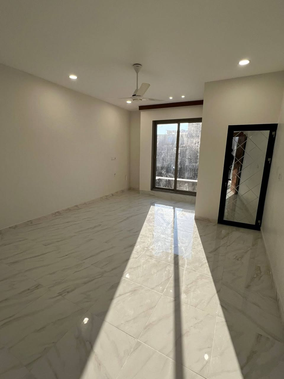 السلام دار للبيع المساحة120 الواجهة 5,20 والنزال 23 يحتوي على استقبال مطبخ غرف العدد4 حمامات العدد 4   العنوان الشعلة الدوانم قبل السجه شارع ابو طيارة
للاستفسار.. ***********
