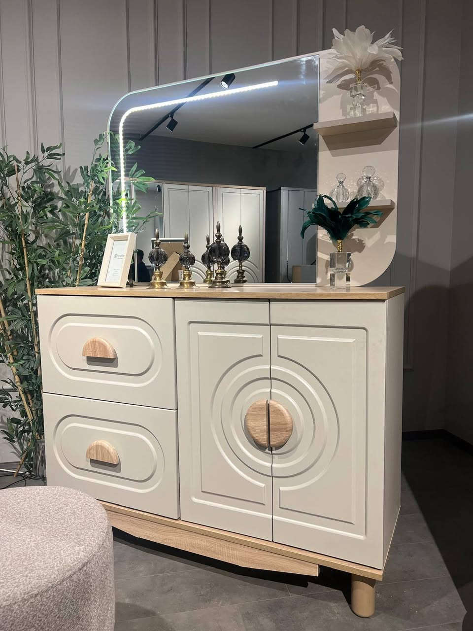 *تم  وصول موديل *كانتري الأنيقة*
10قطع 
قياس الكنتور 340سم
سرير مخزن
ضهر بلوك 
اناره  بل سرير 
اناره بل ميز تواليت 
 طابوريا بشكل جديد   
 شغل فول درجه اولى 
معمل الاصلي
  السعر  *مليون و 630 الف
نقل وشد مجاني داخل بغداد محافظات 75 الف
للحجز ***********
#العراق #اكسبلور_فولو #إكسبلور #مشاهير_العراق #اثاث #كربلاء #الموصل #البصرة #الناصريه #بابل #الديوانية #ديالى #النجف #بسماية #مول_المنصور #واسط #اثاث_مودرن
