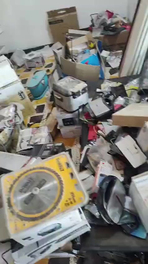 شلعة حمل كية ونص أجهزة كهربائية و الكترونية فقط 
ابيع فحم تقريبا 90 بالمئة شغال بس بيه نقص 
التواصل واتساب فقط ***********
