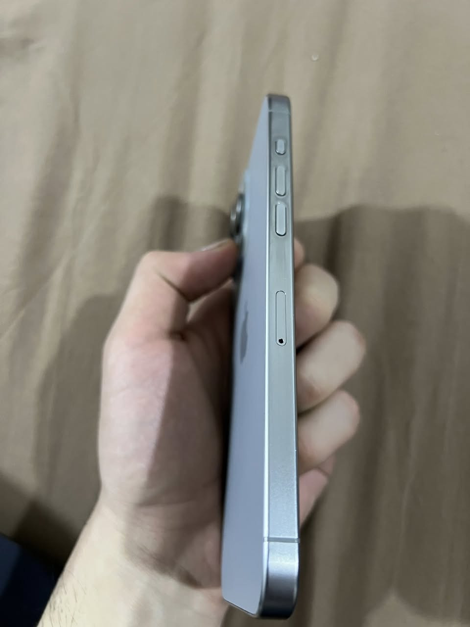 15 برو ماكس 
بطاريه 86
ذاكره 256
لون تيتانيوم 
ما مبدل بيه اي قطعه 
نضيف كلش 
كامل ملحقات 
شاحنه كامله كيبل ورأس الشحن ( انكر ) 
لزكة وكفرين اصليات توني مشتريهن
( الجهاز فقط مفتوح تخطي ) 
الناصرية مركز - حي الفداء -
***********
