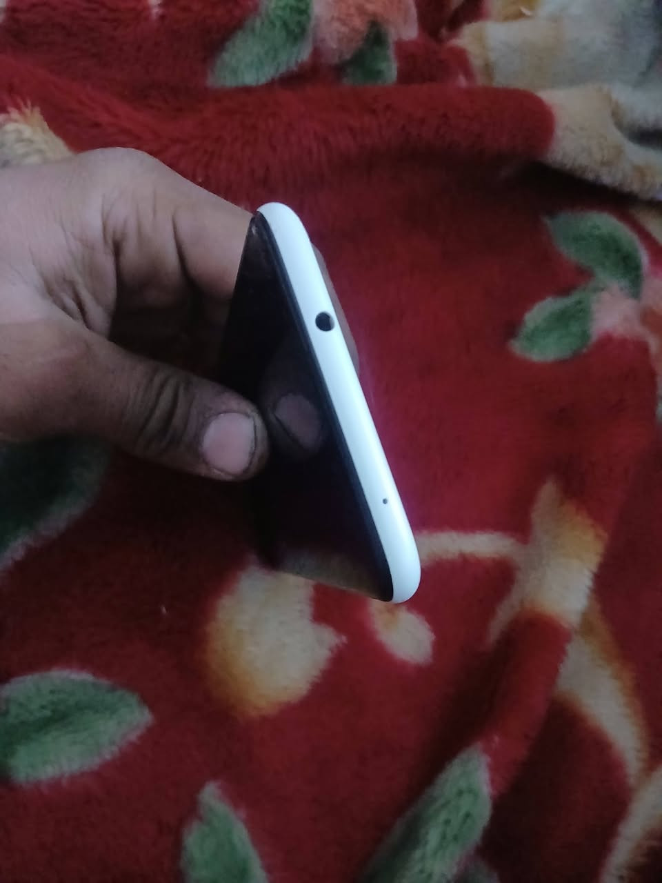 ايفون اي11جهاز شغال ونضيف بي فطر بشاشة مبين السعر 60مكاني بغداد زعفرانية ***********
