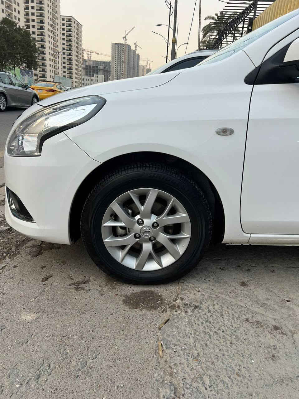 سني هندي 24 
كفاله عامه ماشيه 45 
جديده بوضع الشركه 
فول مواصفات
كشن جك 
بلوجكترات 
جام كهرباء 
4 ويل كب 
السياره حلوه و ما متعوبه 
باسمي هزه و سنويه و فحص جديد تريد وكاله تريد تحويل 
*********** بغداد, العراق
