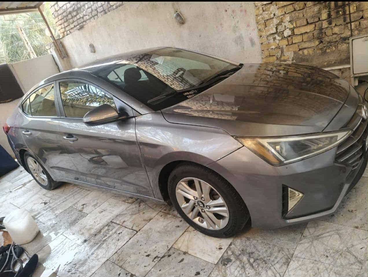 س ع النترا 2019 امريكي السيارة جاهزة من كلشي حادثها بس بنيد وصور الحادث موجودة كير ومكينه كفاله تخم تاير جديد حداديه جديد عدسات زرع جديده السيارة باسمي مكاني العمارة رايدها ب133 بيها مجال بسيط 
للتواصل *********** عمارة, ميسان
