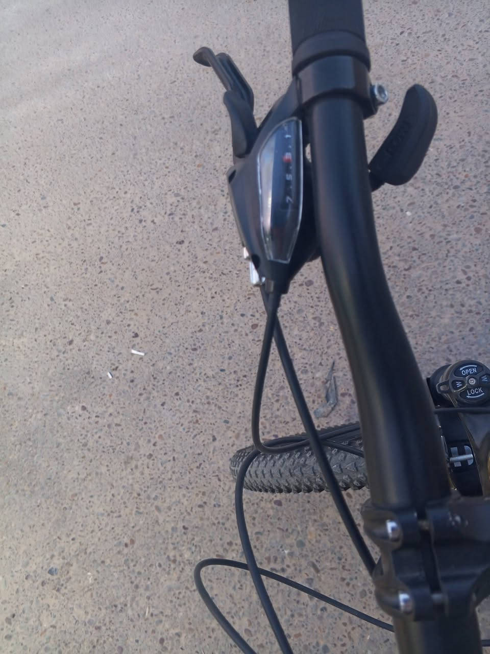 السلام عليكم بايسكل للبيع النوعية بيم اكس جبلي الكير الخلفي سبع سرع الكير المامي ثلاث سرع البايسكل مستعمل قليل ونضيف جدن  السعر ١٢٠ وبي مجال قليل 
او مراوس بدراجة شحن  حسب القناعة 
العنوان بغداد الخطيب  للتواصل خاص


**إذا كنت صاحب هذا الإعلان وتريد حذفه لأي سبب، رجاءا أرسل رسالة إلى الدعم الفني**