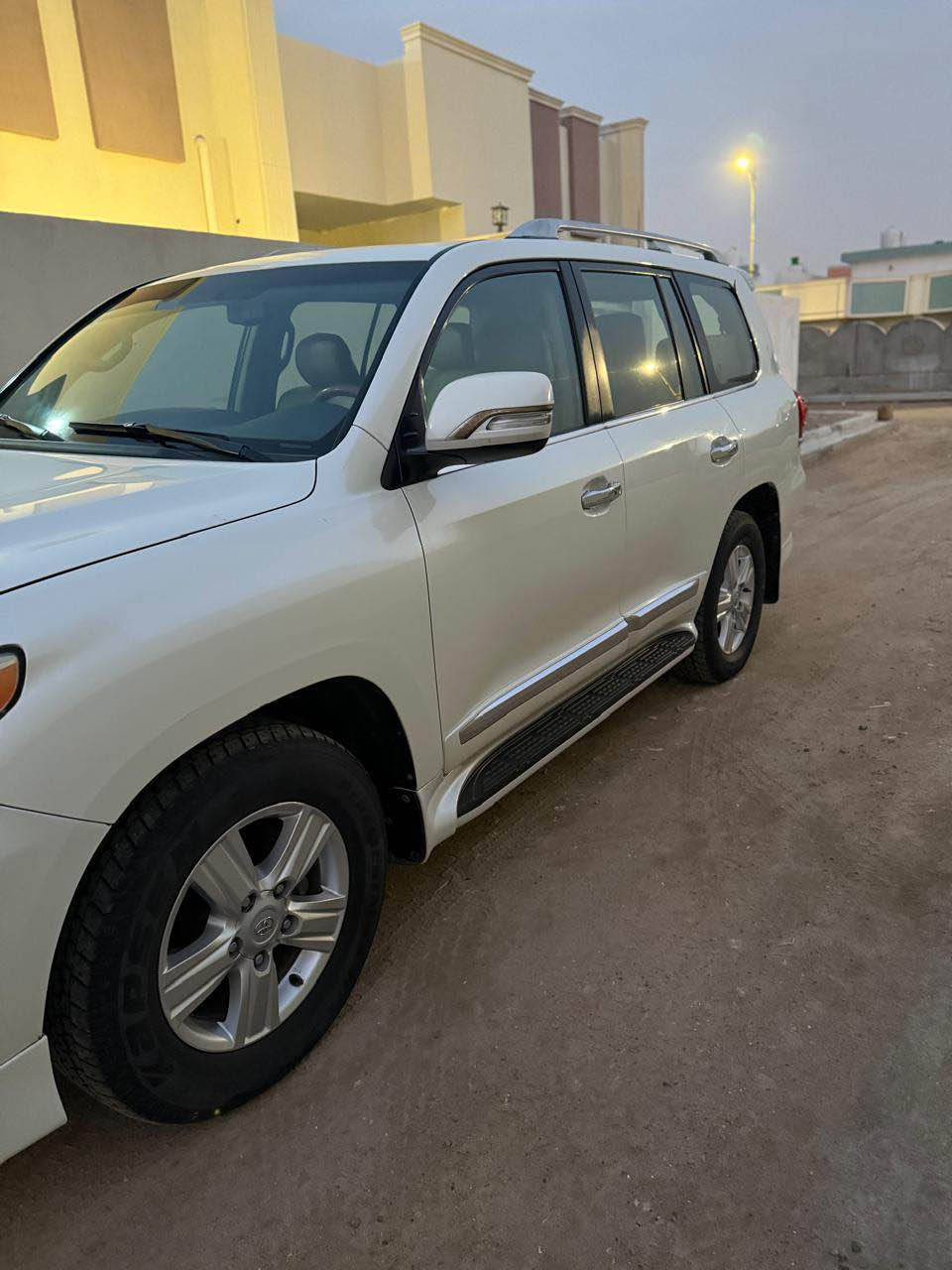 لاندگروز جكسارة للبيع موديل 2015 لون ابيض 
حجم المحرك4000
(V6)فتحة تحكم ستيرن دفع رباعي وقفل اكسل . شاشة كبيرة كشنات تحكم 
كهرباء تشغيل عن بعد أبواب بصمة 
السيارة نظيفة كلش حدادية حلوه تايرات تخم جديد گير مكينة ضمان 
السيارة بيها بارد زغير بالمدگر الأمامي وبعده مامسويه يعني تشوفه بعينك 
والباقي كفالة عامة السيارة رقم بغداد بس مكان السيارة بصرة وتحويل ثاني يوم غيرمتواجد على الفيس 
رقم المبايل ***********
السعر 390 ورقه البصرة, العراق
