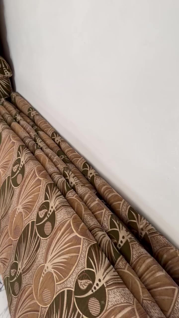 ديوان ٦ فرشات مستعمل السعر ١٢٥ وبي مجال العنوان الناصرية حي العسكري ***********
