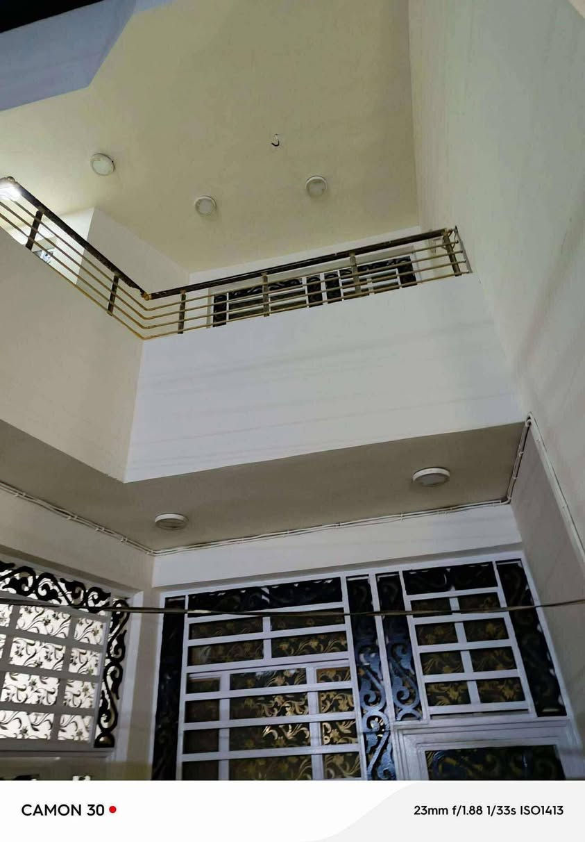 بسم الله الرحمن الرحيم 
#ملاحضه (الدار فارغ)
دار للبيع بناء جديد في حي #المكرمه قرب شارع #المزرعه 
منطقة ل 13 الف #الذهبيه
#المساحه 130م (طابقين)
يحتوي على غرفه نوم عدد ٣ صالتين استقبال مطبخ صحيات داخليه وخارجيه عدد ٣ 
بناء جناي صب اساس وسقف 
للستفسار مراجعه عقارات ابو مصطفى العبودي 
حي المكرمه شارع الطاقه بجانب مطعم سيد سعد 
***********
***********
