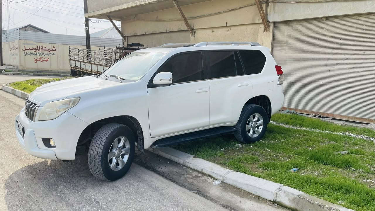 السلام عليكم بسعر مناسب 255 ومجال 2010 مكفولة كفالة عامة 6 سلندر
برادو فول مواصفات بريم سلايت وبصمه وتحكمات كير اتوماتيك عادي فور ويل بدون صبغ محرك كير شرط ماشيه 180 الف مكان السياره موصل حي اليرموك للأستفسار اكثر *********** 
***********
