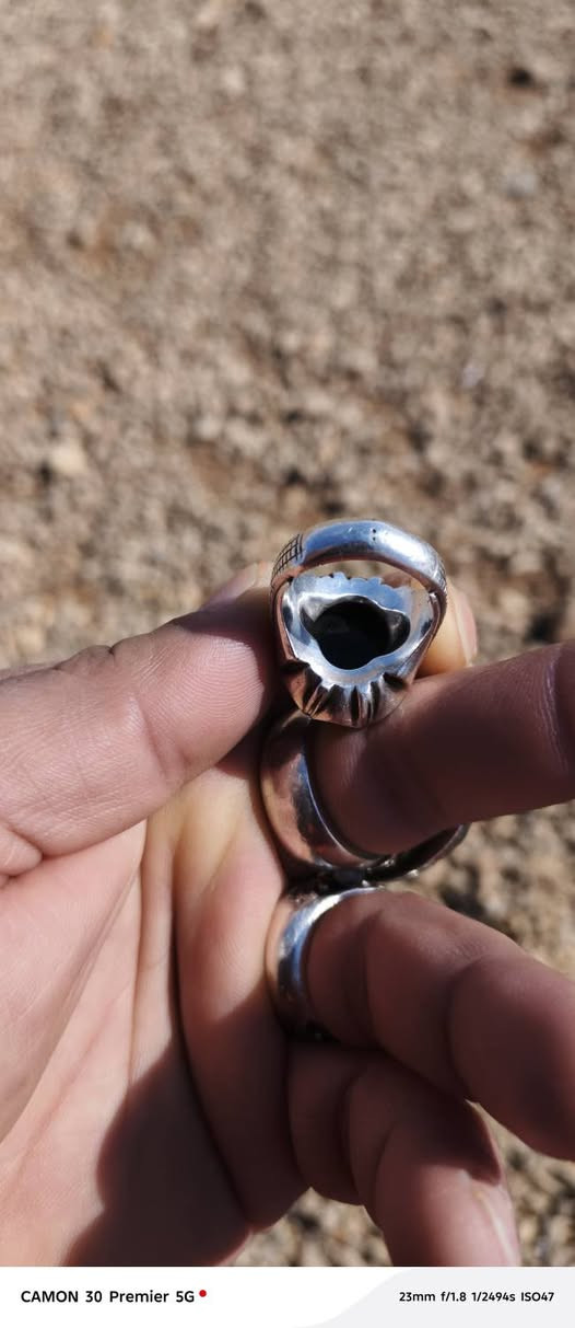 اللهم صلي على محمد وأل محمد
صياغة البحرين
أسود ملكي 
خط جدن راقي
٢سانتيم ونص
قياس ٢٠ ٢١
***********
