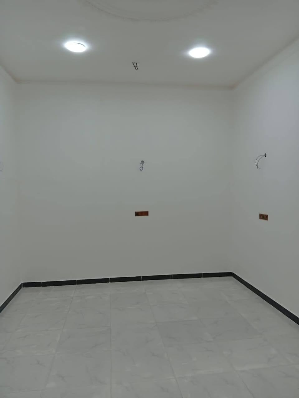 يعلن مكتب عقارات الاصدقاء عن وجود بيت طابو عراقي زراعي في ابو الخصيب كوت الحمداني  عن مساحه 200 م   ويحتوي البيت على كراج + دوانيه+ مطبخ + صاله+ غرفتين نوم+ صحيات داخليه وخارجيه  /// علمن انه البيت جديد وجاهز للسكن  ///  السعر المطلوب /// 85 ///وقابل للتفاوض الاستفسار على هاذه الرقم***********
