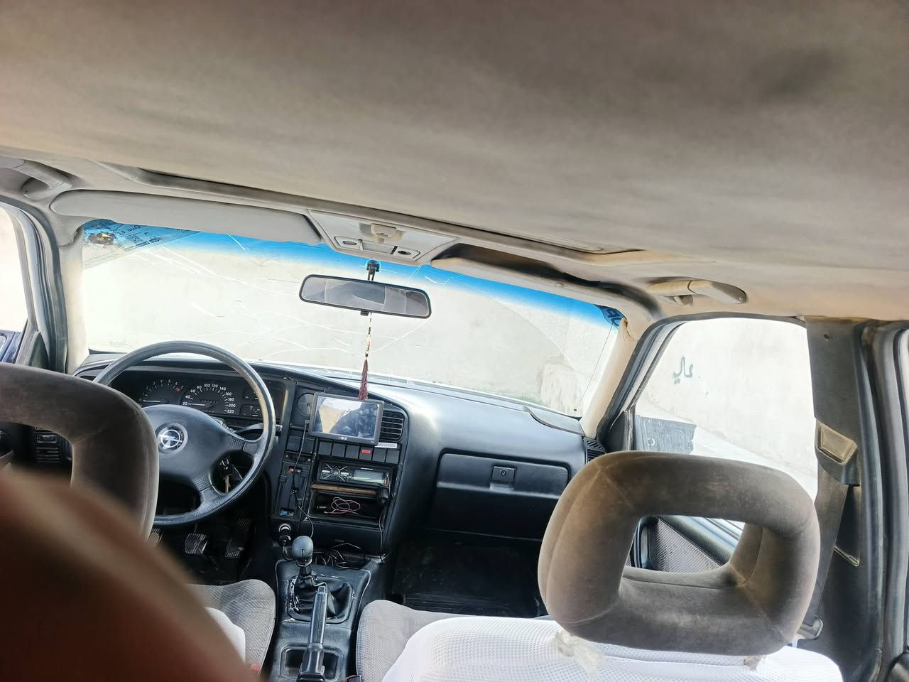 السلام عليكم اميكه للبيع سياره كير ومحرك شرط اكسل وكاردن وطخم تاير شادهن جدد دواخلها سقفيتها جديده سستم سماعات بيها رقم اخضر شرط التحويل السعر 24 وبي مجال ***********
