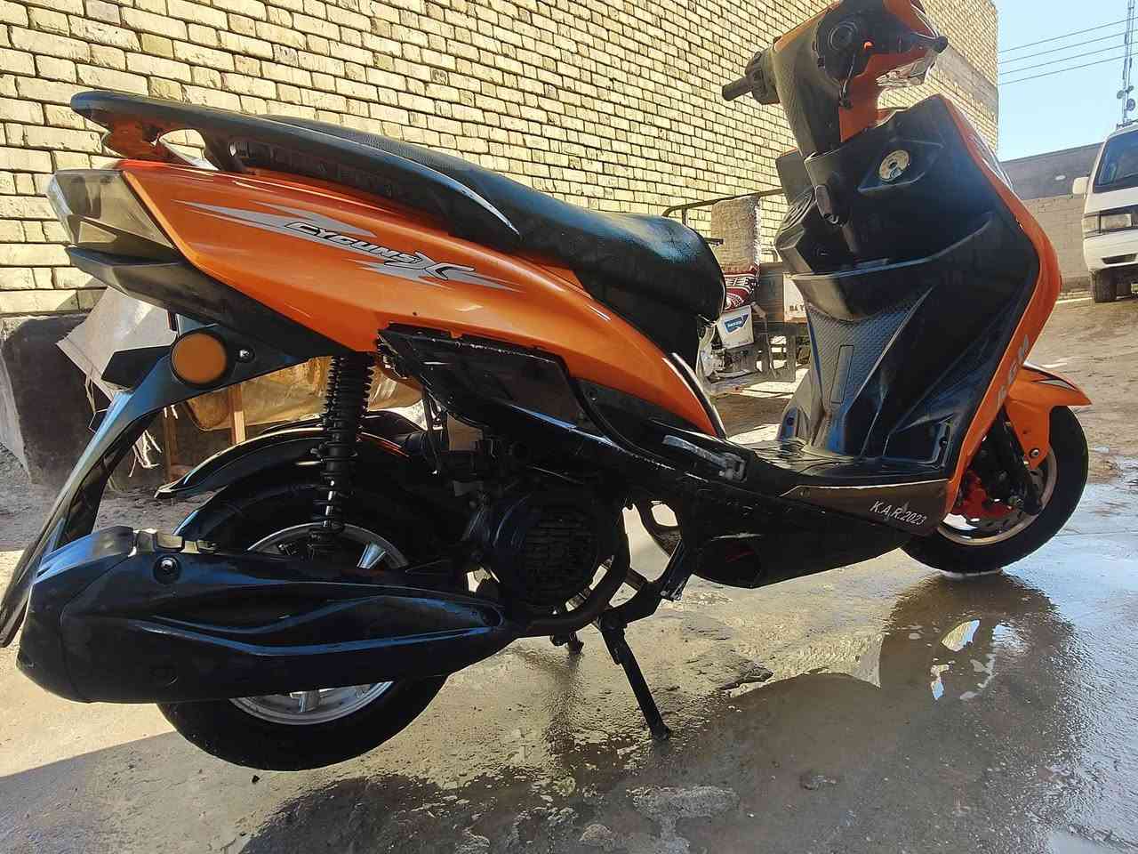 س ع    للبيع 
دراجه  سكنس  2023
  نضافه 95 %
مكينه  ستندر
  مامفتوحه 
كامله مكمله
   برغي ماعوزهه
وشرط  المكينه
  أإأذأإأ بيهه شي ترجع  
كبل  للشارع مذب عليهه ربع 
للتواصل ***********
