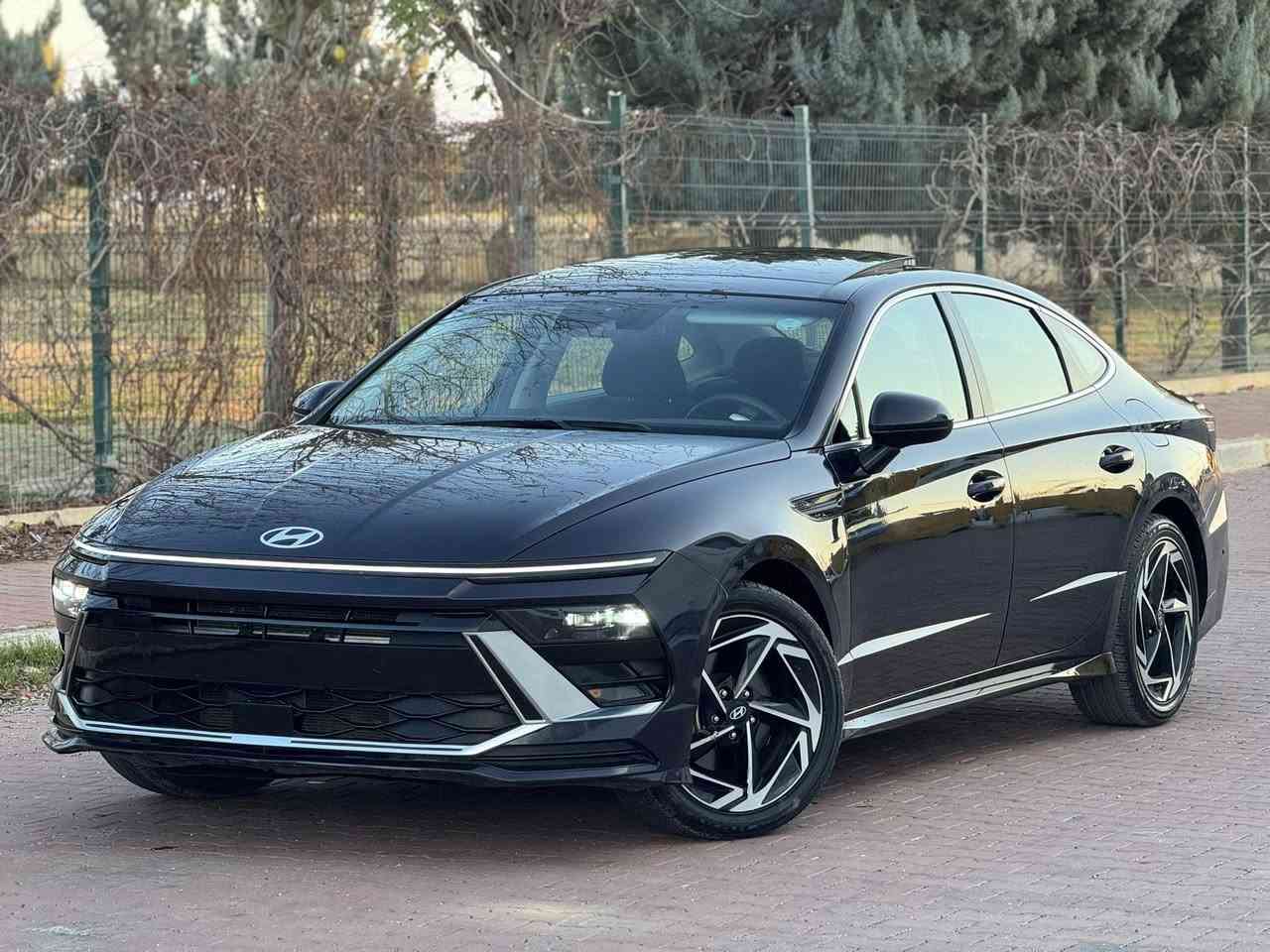 سوناتا موديل 2024
السعر  :- 182 $ ورقه بدون رقم

مكينة  2.500 

‏HYUNDAI SONATA  SEL 2024
مكينة 2.500 
بانوراما ع طول السقف 
بصمة دخول ذكي 
انارة داخليه محيطيه 
شاشة ع طول الدشبول 
تحكم ستيرن 
رادار امامي معا تحديد مسافة سيارة كدامك 
رادار خلفي 
رادار جانبي 
اوتو ستوب خلفي 
اوتو ستوب امامي 
شفتات ستيرن 
كشنات كهرباء وفول ايرباك 
كشنات تدفئه 
كير تعليك 
شحن لاسلكي 
حساس فتح جنطة الخلفية 
سماعات 🔊 
تشغيل عن بعد 
نظام خروج عن المسار 
نظام قيادة ذاتيه 
تبريد منفصل قطعتين امامي 
جامات اوتو 
نظام اوتو هولد مال ازدحامات 
هندبريك بصمة 
انظمة قياده سبورت ونورمات وكمفورت  وايكو 
كاربلي يدعم كافة الانظمة الهاتف 
كامرة خلفية دوارة
دشبول كاربون فايبر 
تايرات بلادية عليها 
بجم زنون 
لد ع طول البجم 
لايتات اوتو 
مري قلاب معا البك 
نقط عمياء 
مراية داخليه تعتيم تلقائي 
شاشة تبريد تحكم كله لمس 
🔴السعر  182 $ ورقة و مجال بسيط
ماشي :- 22 الف ميل
بدون صبغ بي بي تعديل باردت
ارباك ستيرن  و تكمة مرجع بلادي 
سياره بدون رقم تترقم شمالي فقد
رقم تلفون و واتساب☎️
***********
