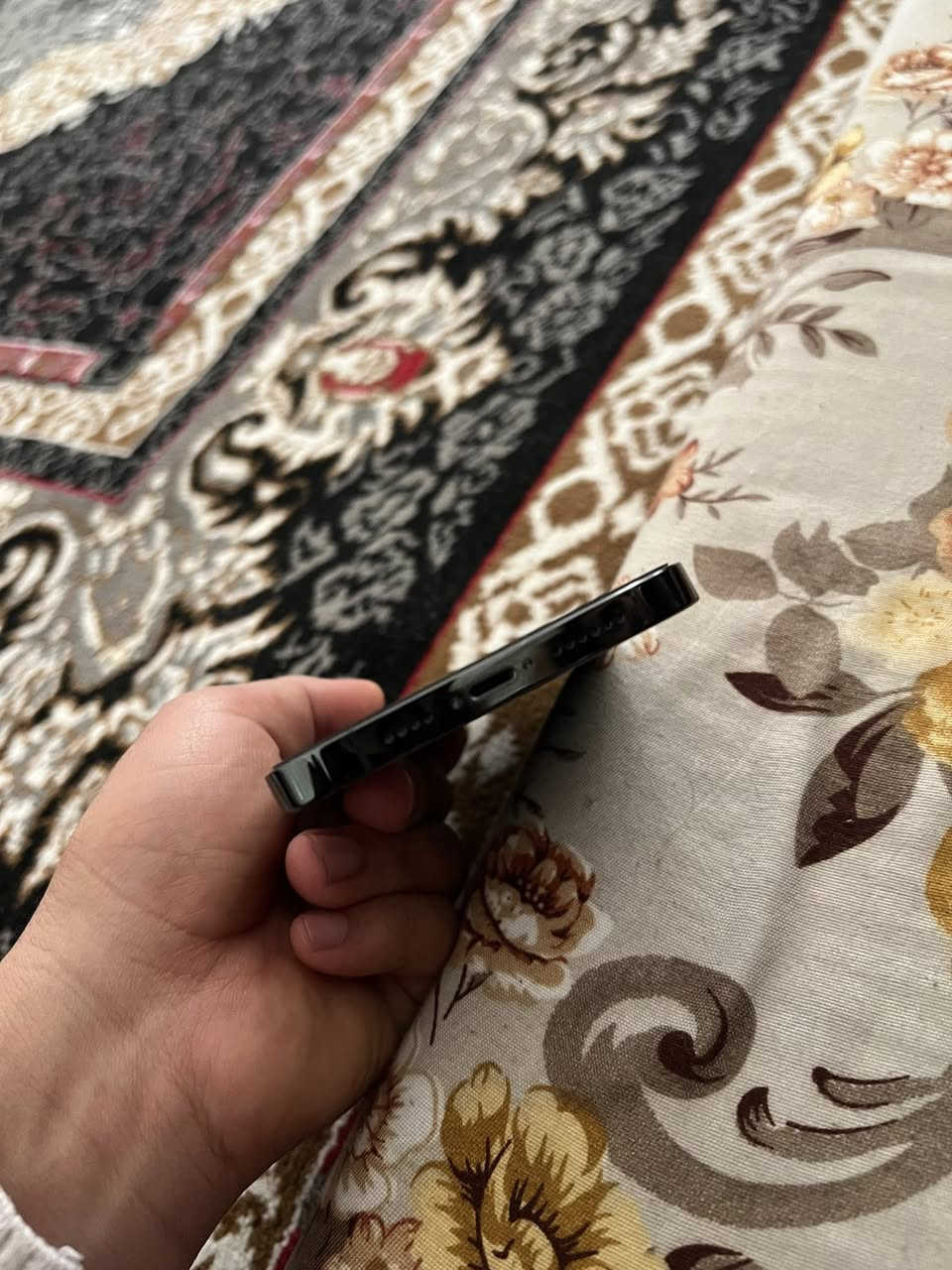 السلام عليكم ايفون13برو ماكس ذاكرة 256 بطارية 87 لا معله ولا مفتوح كفاله عامه وتر بروف الجهاز 
نضافته98/100  هاتف 📞 ***********
