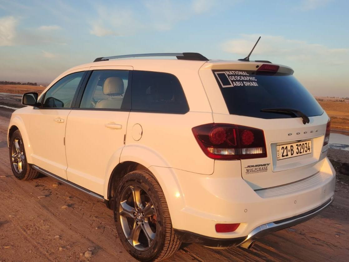 السلام عليكم..
دوج جورني موديل 2018 ابيض.. سبعة راكب.. ثلاث قطع تبريد مركزي..كامره خلفية.. حساسات خلفيه.. شاشة كبيرة.. بصمة أبواب.. كشنات جلد.. كشن السائق كهربائي.. ستة سلندر 3600.. ضررها جاملغ جهة السائق مبدل فقط وباقي كفالة رقم سليمانية جديد سنوية جديدة لحد 2030..
سعرها.. 155 $
 عنوان.. كركوك
للاستفسار اتصل بالرقم ***********
