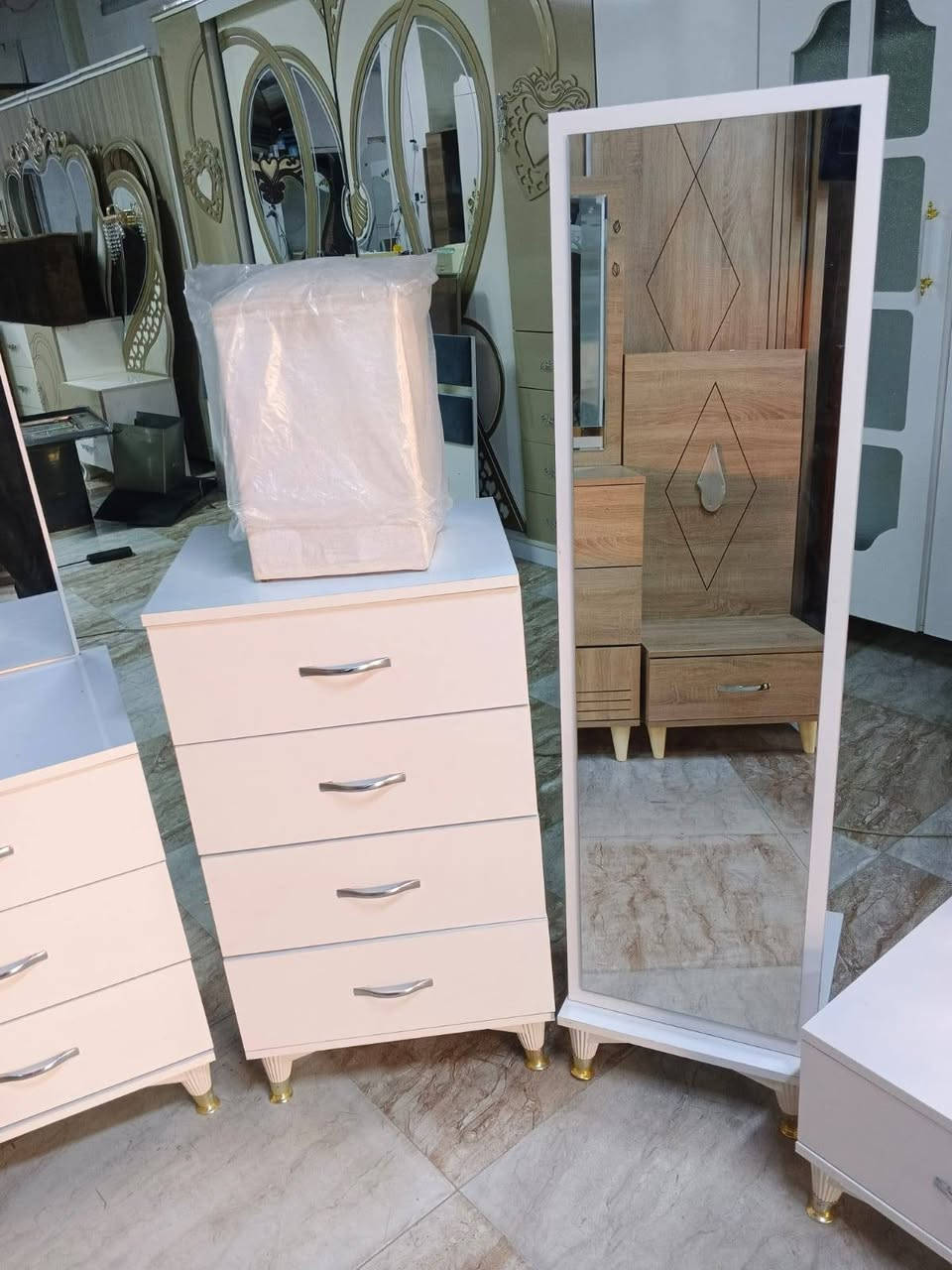 للبيع سعر ٨٥٠ بيها مجال
العنده غراض للبيع راسلوني *********** او اتصال ع رقم داخل محافظه كركوك
