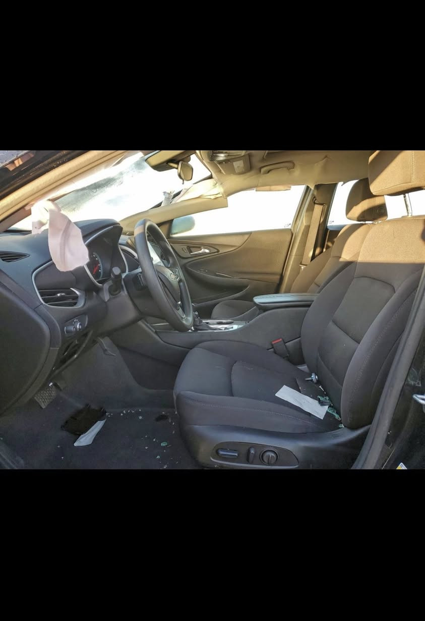 مدة الوصول 60 يوم قابل للتغيير
شفروليت ماليبو LT موديل 2024 محرك 1.5 توربو مع ناقل حركة أوتوماتيك ودفع أمامي وتوفر قيادة مريحة واقتصادية.تحتوي على فتحة سقف ونظام دخول ذكي بصمة مع تشغيل عن بعد وشاشة معلومات وترفيه تدعم أبل كاربلاي وأندرويد مكيف هواء قطعتين مثبت سرعة، بلوتوث
ومرايا كهربائية من ناحية السلامة تشمل كاميرا خلفية، حساسات ركن، نظام فرامل مانعة للانغلاق ABS
ماشيه 57 

الضرر كما موضح بالصور 
عرض خاااص
يمكن  إدخالها على كتاب الشهداء بسعر 90 ورقة 
أو شمالي بسعر 115 ورقة مصلح كاتي

للاستفسار والتواصل على الخاص أو الاتصال على الأرقام التالية:
📞 *********** – آسياسيل
📞 *********** – كورك
