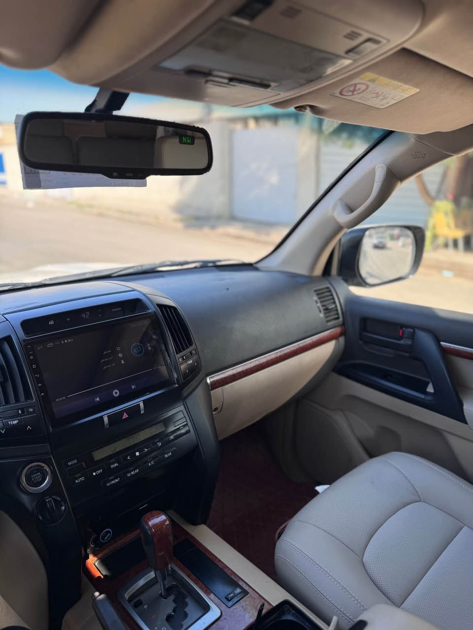 لاندكروز GX.R بريم 
موديل 2015 
ماشيه :150 الف 
مكان السياره بغداد /الكرادة 

للاستفسار :*********** بغداد, العراق
