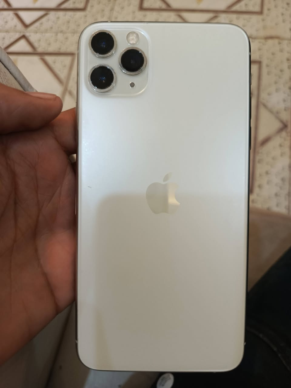 11برو ماكس بلادي ما مفتوح وتر بطاريه82 ذاكره 256 السعر ب340 الف وبيه مجال للاتصال ***********
