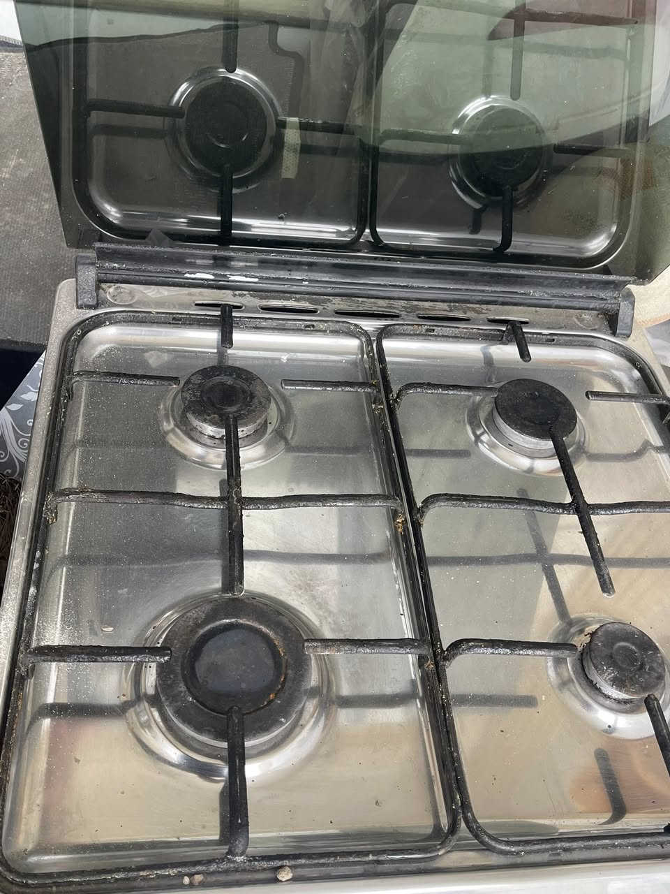 السلام عليكم طباخات للبيع نضيفات وشغالات
الفريش 5 عيون شغاله والفرن شغال 120 

الابيض  شغال والفرن كذالك شغال 60 الفً

الرصاصي شغال فرن و4 عيون 85 

***********
