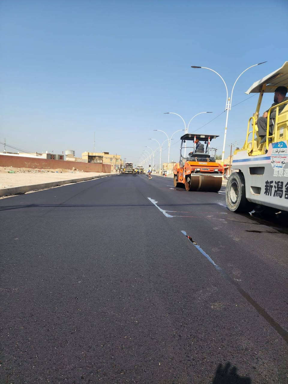 بالاصرار والتفاني بالعمل يكتمل النجاح .

تستمر ( كوادر شركة ملك ذي قار الرصينة )
بالعمل بأكثر من مشروع حيوي في قضاء الغراف
منها الصب والانترلوك ( المقرنص ) 
وعملية اكساء الشوارع بالمشروع التكميلي بعموم قضاء الغراف 
وكذلك مد انابيب المجاري وقلع التربة وعملية الصب الكونكريتي في مشروع حي العباس بقضاء الغراف .
حيث الدقة بالعمل وسرعة الانجاز متواصلة رغم الضائقة المالية التي يعاني منها البلد وتعاني منها الشركات 
لتخرج لنا ( شركة ملك ذي قار ) بعملها المتفاني والمستمر


**إذا كنت صاحب هذا الإعلان وتريد حذفه لأي سبب، رجاءا أرسل رسالة إلى الدعم الفني**