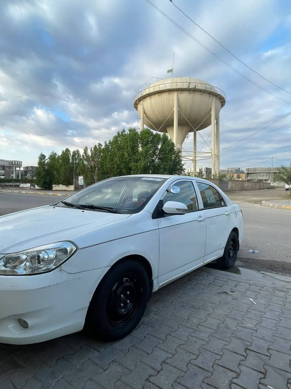 سلام عليكم بيوادي سياره كلش حلووه بيه كم شغل نقص يعني أشيا بصيطه كلش سعر 55بيه مجال ***********
