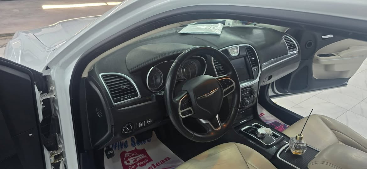 كلايسلر 2018
رقم صلاح الدين باسمي
ماشيه 85 فقط
حادثه فقط تبديل بنيد بدون ايرباك
واجه بيه كلير من امريكا صفحه
المكان ناصريه حي اور 
وكتاب فحص موجود 
هـ . ***********
