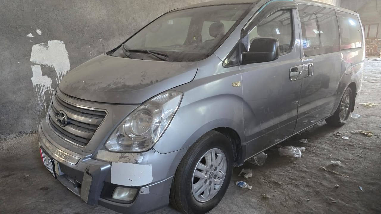 استاركس ٢٠١٧ سنوية جديد
تخم تاير جديد 
رقم بصره 
محرك كايم يعني تاخذ السياره جفت 
بيه ضربه من كوريه وبيه ضربه باب السايق 
رقم صاحب السياره ***********
سياره عنوانه بصره 150
