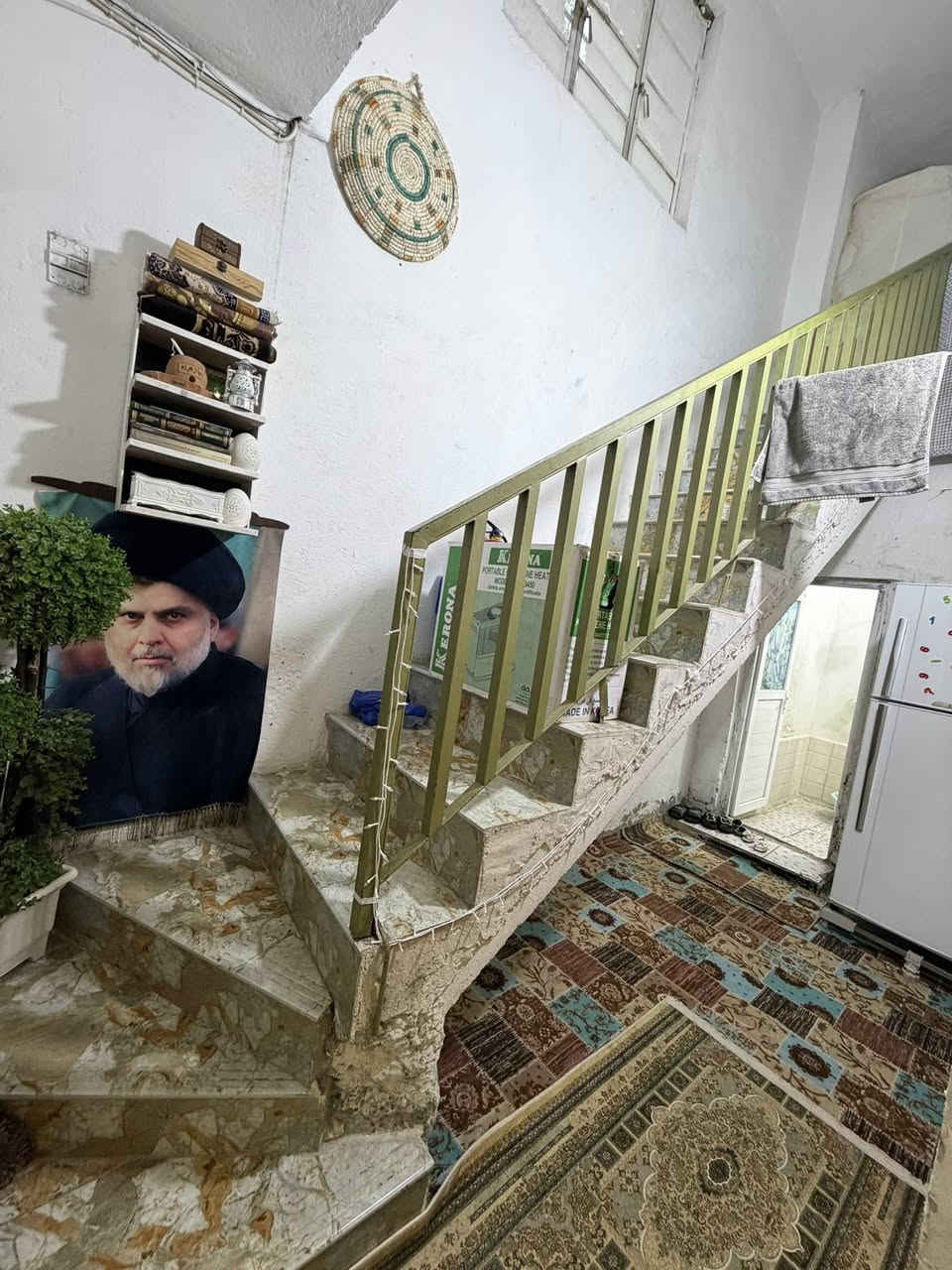 بيت في شركة رمضان اول بيت على الشارع العام
بيت جاهز وكآمل من كل شي 
 كاشي مجاري بيت مسلح ومبني طابوك وبلوك بيتونه شتايكر
 البيت مدخلين يحتوي استقبال صحيات خارجيه مطبخ صاله صغيره غرفة نوم كبيره صحيات داخليه 
السعر  على الخاص 
 رقم هاتف ***********
