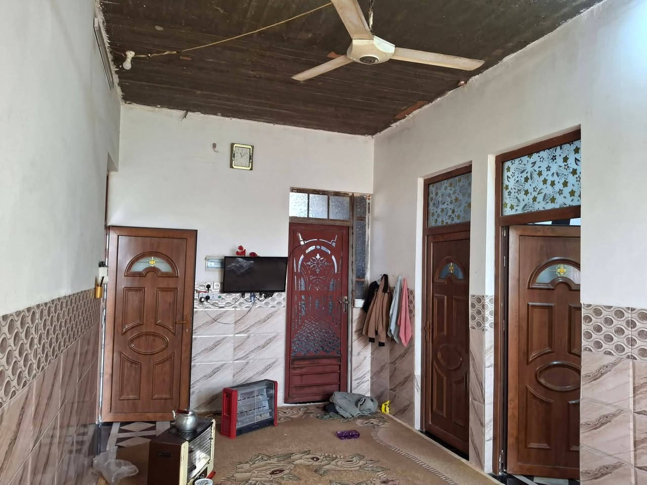 دار سكني كارت مشمول بل تمليك مساحه ١٠٠متر مربع واجها ١٠وعمق ١٠ يحتوي على غرفتين نوم واستقبال ومطبخ وصحيات وبيتونه كبيره كراج مقابل حديقة خدمات ماء كهرباء تبليط السعر 60وبي مجال العنوان حي السماح الثانيه قرب مدرسة الإمام الزهري البيت ركن على شارعين
***********
***********
