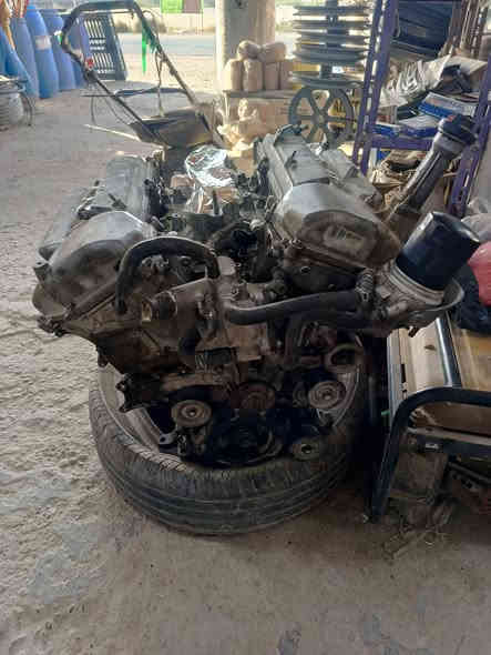 السلام عليكم يوجد تاير و يل ودعاميه ولويات ودبل هيدروليك وقبق بانزين كامل ومكينه لاندكروز مكان بغداد 
***********
