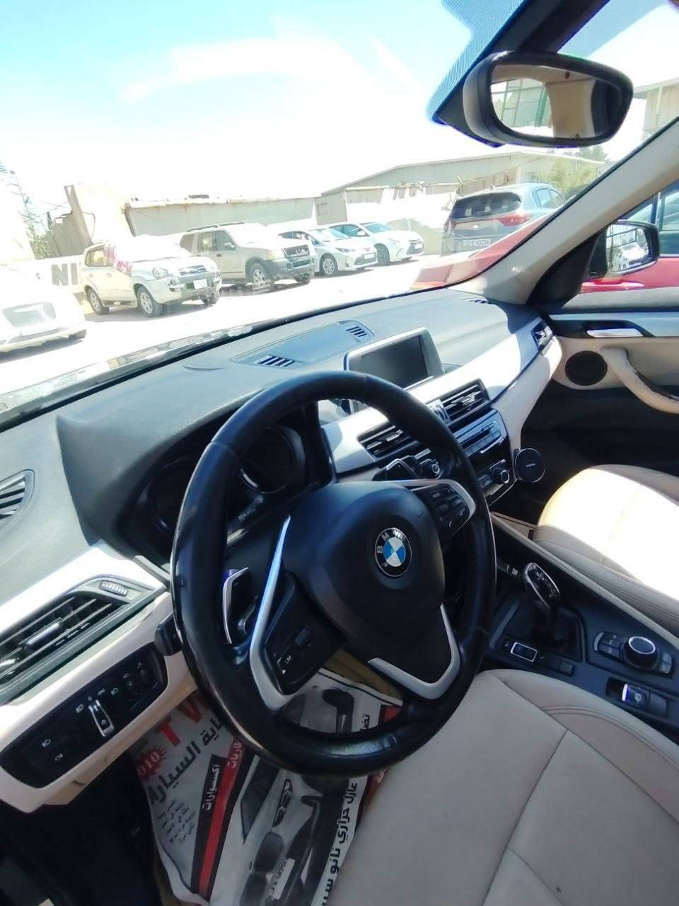 السلام عليكم 
BMW X1
موديل 2019
وارد خليجي 
ضربتها باب السايق ولباب الخلف السايق وجامغ خلفي 
داخل جلد 
السعر 150 وبيها مجال 
رقم الهاتف ***********
***********
