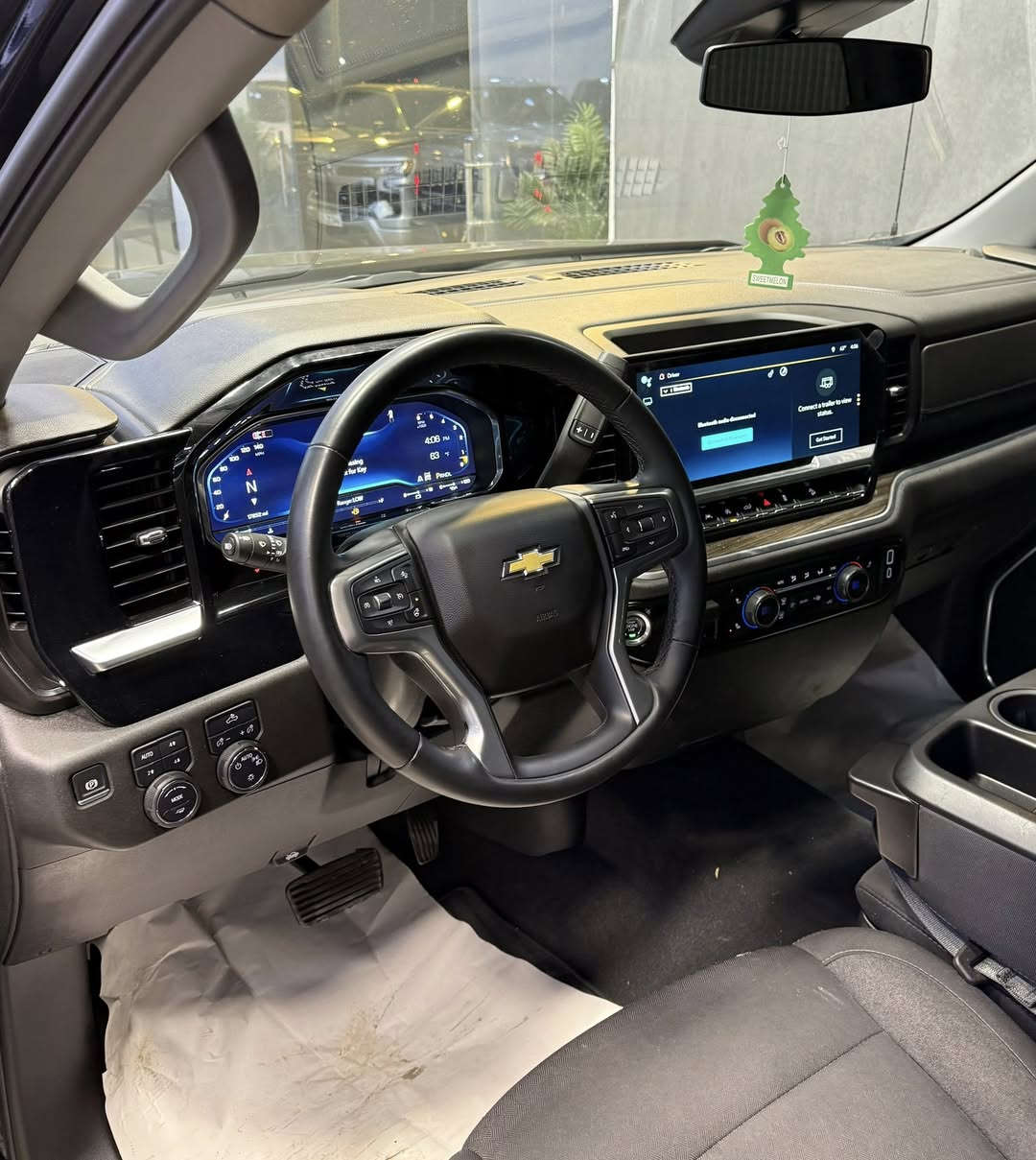 Chevrolet Silverado 
2023 LT
V8 - 5.3L - 4x4

بسمە و شغال
شاشە و کامیرە
لایت لید
کوشین کهرابایی
کوشینات هیتر
سوکان هیتر
رادار
باب طویل
بودی قصیر
ویل 18

30.000 mile
بدون صبغ
سعر 345 ورقە

معرض ( مەدینە ) اربیل شارع ١٠٠م
0750 261 2500
0772 665 1010⁩

