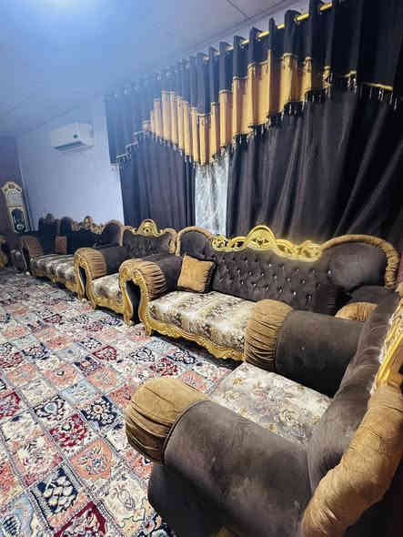 السلام عليكم غراض للبيع غرفه نوم مع دوشك  بعد جديد مامستخدم  تكمه شرط نضافه وتخم العدد 2 انجاره درجه اولى العدد 14مقعد  مع المفرش وكوشات  اليحب يستفسر  لشراي فقط 
***********
