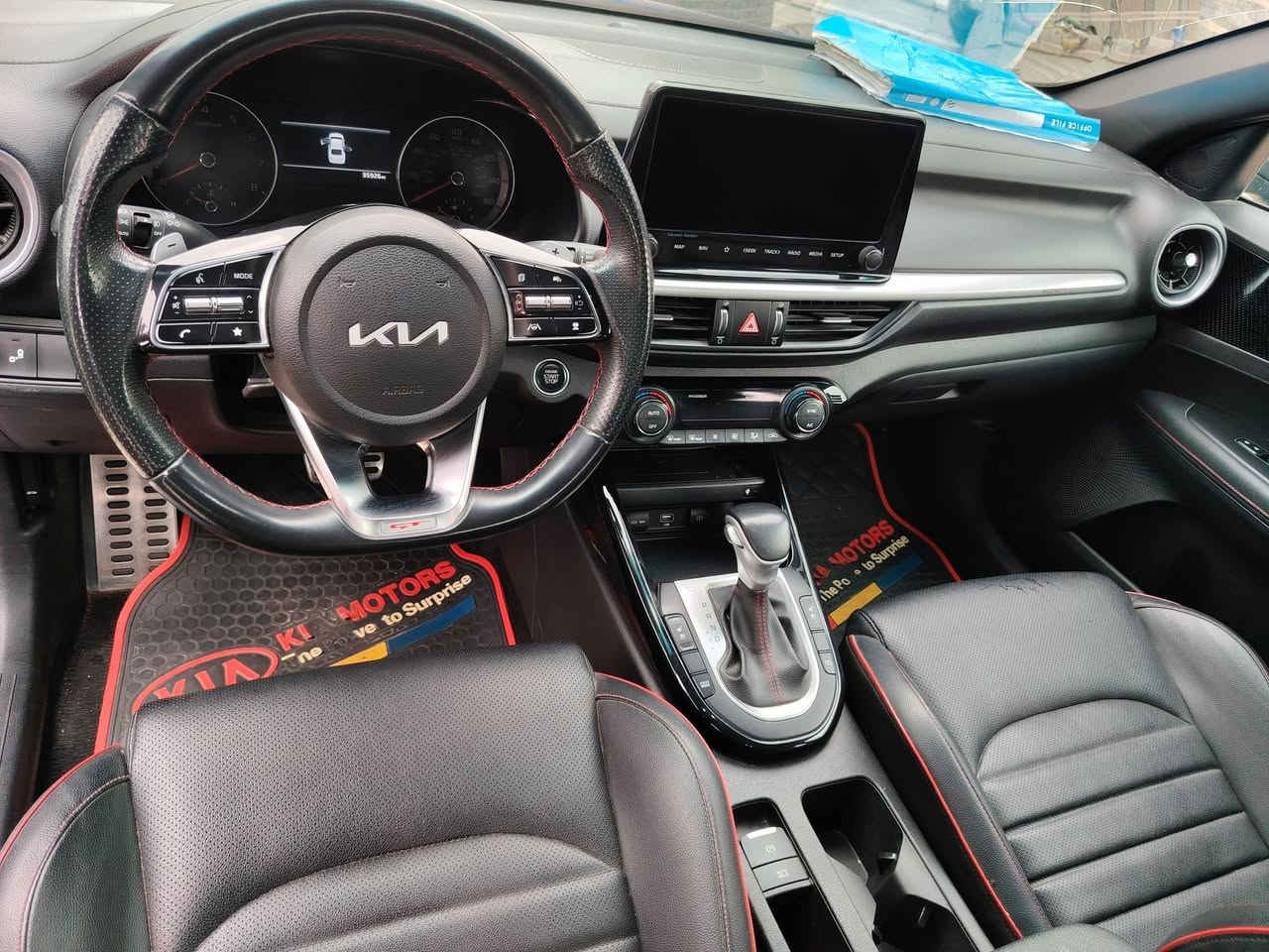 سلام عليكم
فورتي (2023) 
فئة (GT)اعلى فئة بلفورتي
محرك 1600 تيربو
201حصان 
كير DCT دبل كلج 7 نمر 
ماشيه (38) الف 
لون مميز 
موصفات 

بصمة تشغيل + ابواب وصندوق + تشغيل عن بعد
2 . ⁠رمز الGT مختم بكل مكان 
3 .شفتات ستيرن 🚀🚀
4 . شاشة كبيره مع نظام 
تشغيل ابل كار بلي
5 . واندوريد اوتو
6 . كامره دواره وضعيات عدد 2 
7 . انظمة قيادة
سمارت + سبورت + نورمال 
8 .كشنات جلد حضن مطرز احمر مع علامه GT
9 . نظام سماعات (هارمن كاردن)🎤🎧
10 .لدات 
11 . قطعتين تبريد 
12 . شحن وايرليس 
13 . دركه D شكل رياضي 
مع ختم GT 
14 .حساسات خلفيه مع جرس تنبيه 
15 . رادارت جانبية+ امامية + تحديد مسار + كروز سرعه 
16 . قيادة ذاتيه
17 . اوتو هولد + هاند بريك بصمه 
18 . نقطة عمياء 
19 . كات دوسات جانبية بلادية 
20 .دبل اكزوز
21 . ويل كب كروم حجم 18 رياضي 
22 . فتحة سقف 
صور السونار مرفقة + بدووون ايرباكات 
تحويل ثاني يوم 
السعر ‼️ 165‼️
***********
