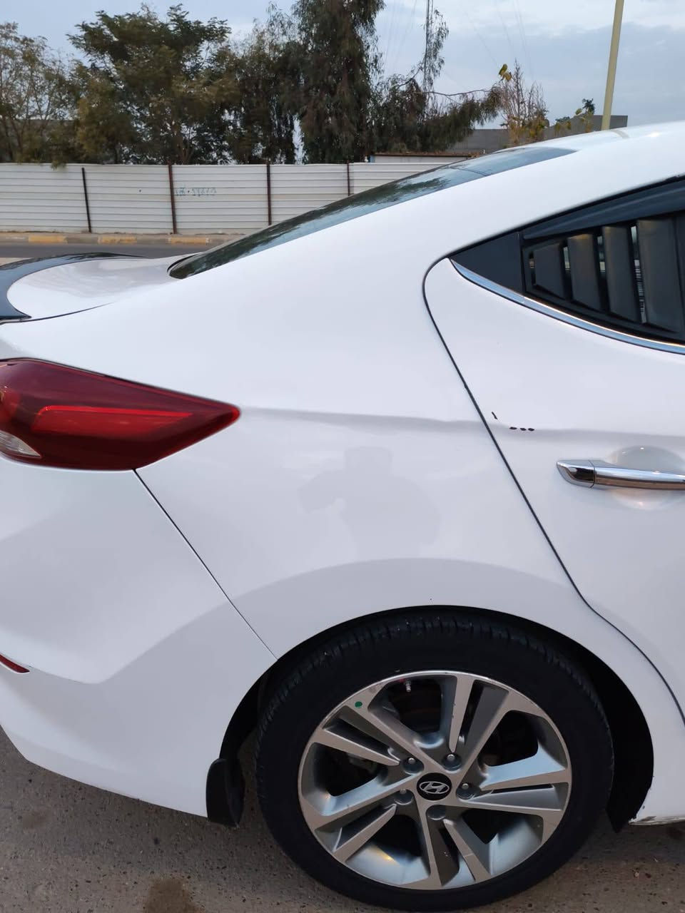 السلام عليكم للبيع النترا موديل 2017 خليجي مواصفات ايراني معروفه تجي فول فول بيها شبر صبغ بالبنيد تواصل ***********
