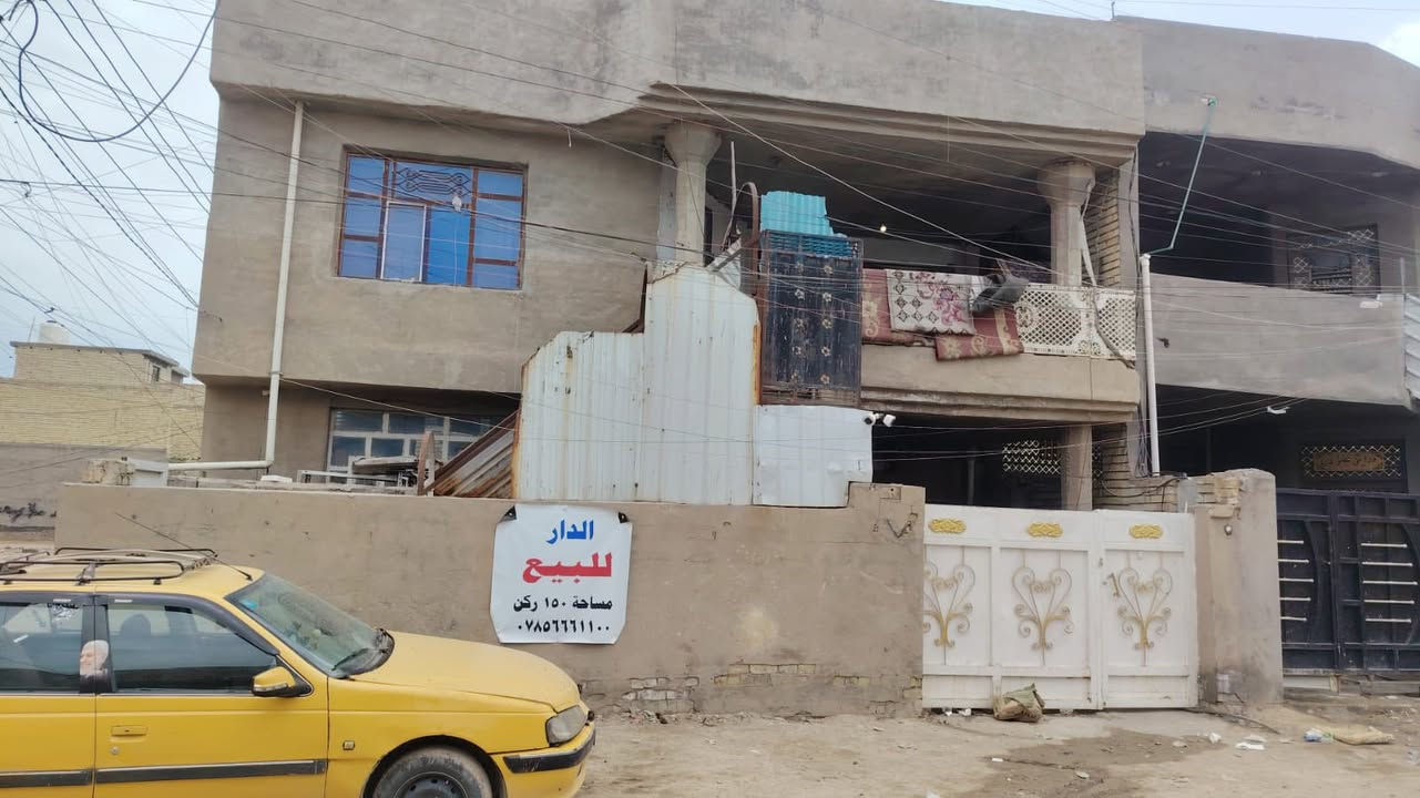 سلام عليكم دار للبيع نظام مشتملات عدد 2 مساحة 150 متر ركن واجهة 10 نزال 15 طابقين معزول  الطابق الثاني درج خارجي كل طابق غرفتين نوم واستقبال ومطبخ وصحيات العنوان كويريش شارع حسينيه السلام قرب السريع رقم القطعه 3458 قريبة على الخط السريع السعر 170 
***********
