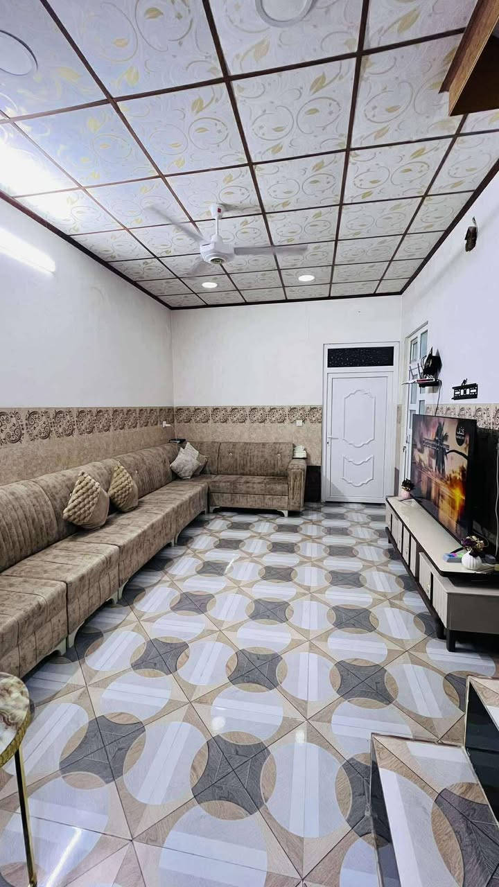 ⛔ دار للبيع 100 متر
 واجهة 5 طابق واحد
⛔ مع بيتونة وسطح هول وإستقبال ومطبخ حار وبارد منور وغرفة نوم وصحيات داخل وخارج مع كراج .. سند زراعي نموذج ٢٥ مع وصل تمليك
⛔ السعر مناسب جدا (٦٢ مليون) 
الموقع الملايين الثانية / تقطيع الجندول
نستقبل كافة العروض سكني زراعي جمعيات تجاري ارسل التفاصيل على الخاص او الاتصال على الأرقام
***********
***********
