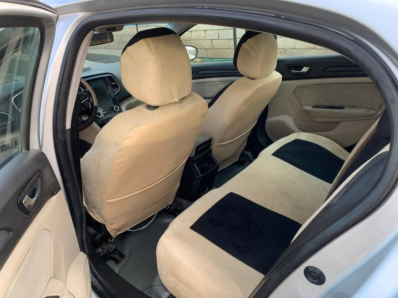 رينو ميكان 2019 
بغداد تحويل مباشر 
ماشيه 145
بيه جاملغ وبنيد
***********
