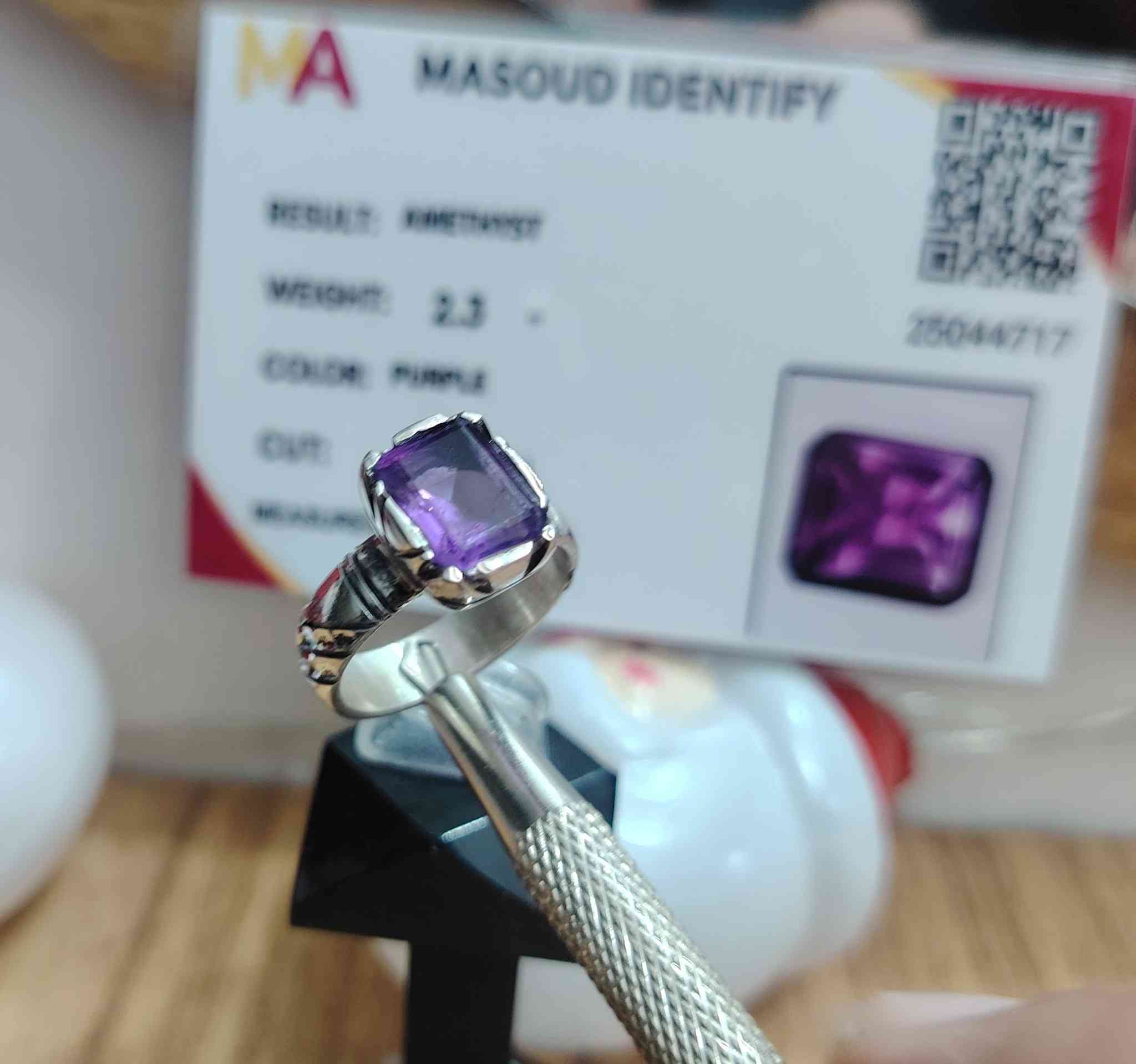 خاتم من حجر الجمشت الأفريقي الطبيعي
صياغه ثقيلة وجميلة فضه عيار ٩٢٥
مع شهادة المنشأ وضمان الخاتم الاصلي
يوجد توصيل إلى جميع المحافظات
التواصل ع الخاص او ع الواتساب ***********
