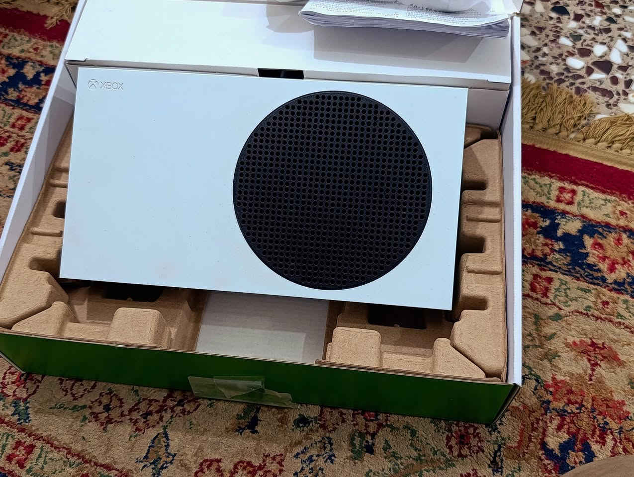 سلام عليكم إكس بوكس سريس Sمساح 512بي شتراك شهر مشتري بي رد ردبشن 2سعره 425الف مكان  نجف الاشرف حي جامعه شارع 20 رقم الهاتف ***********جهاز ما صاله 6شهر
