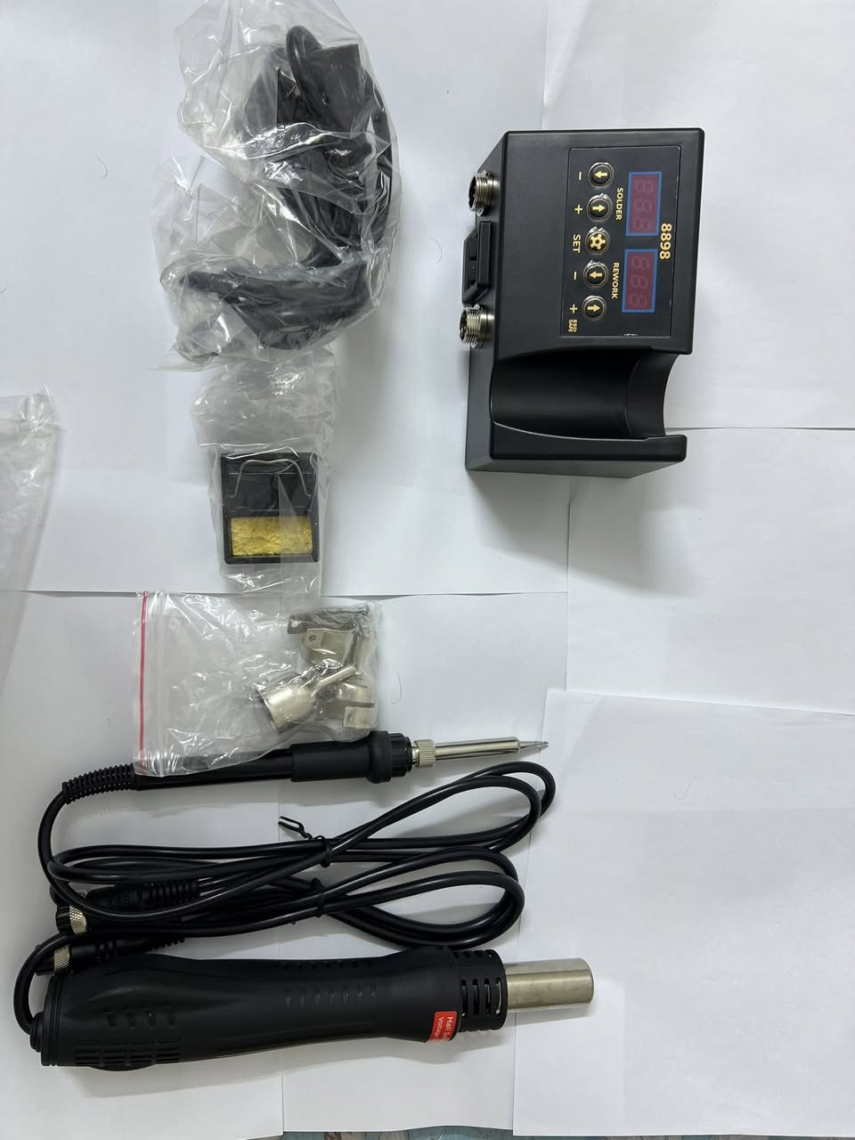 السلام عليكم
كاوية + هيد گان جديد غير مستخدم 
مع ملحقات كاملة


**إذا كنت صاحب هذا الإعلان وتريد حذفه لأي سبب، رجاءا أرسل رسالة إلى الدعم الفني**